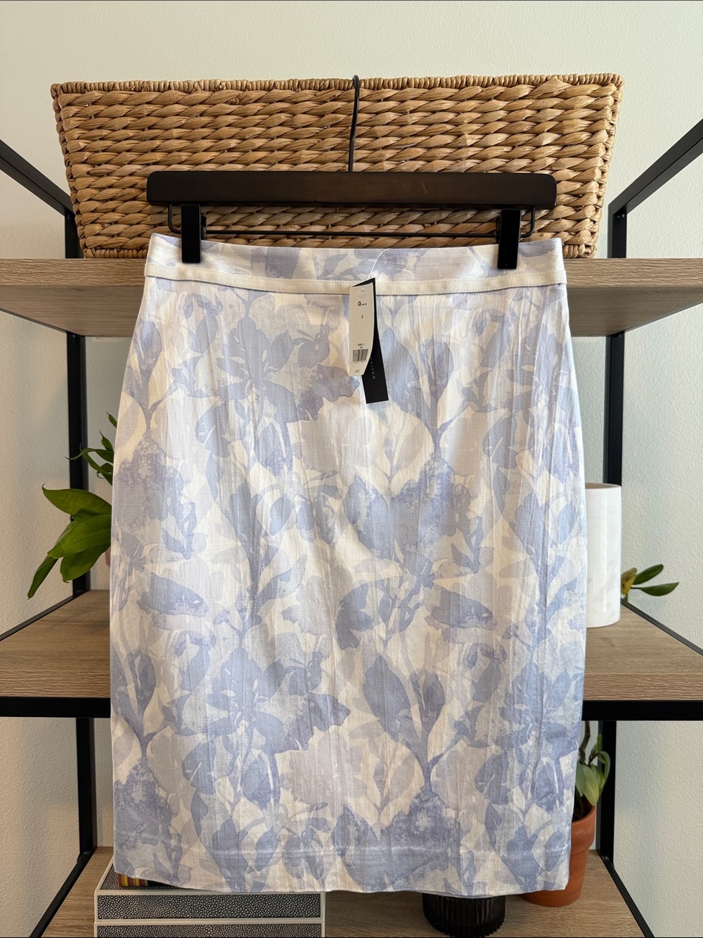 NWT Banana Republic Soft Pastel Floral Print Woven Pencil Skirt, 4